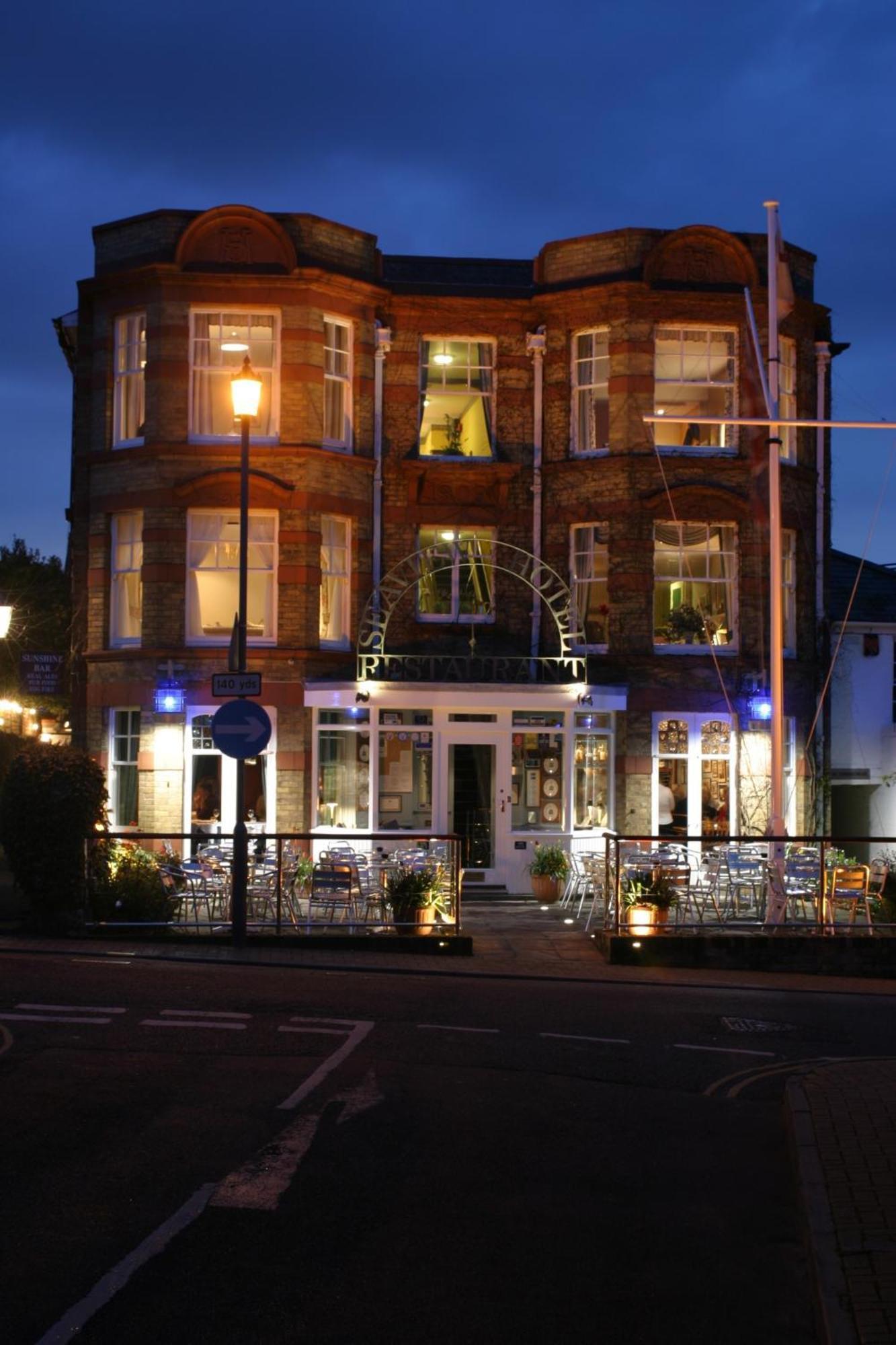 The Seaview Hotel And Restaurant Exterior photo